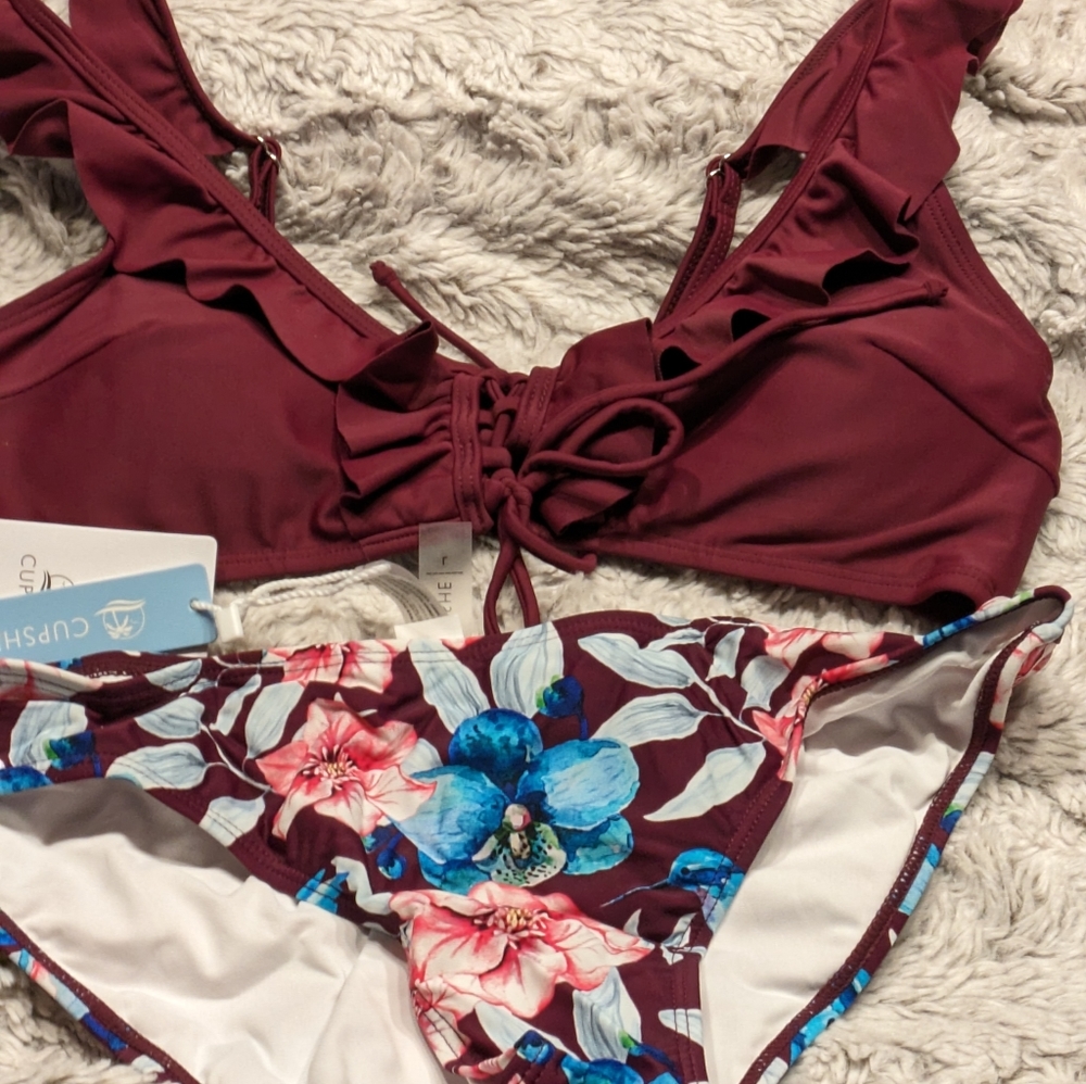 Cup She Sexy Playful Bikini Ruffles Flowers Solid Print Size Large NWT - Picture 3 of 9